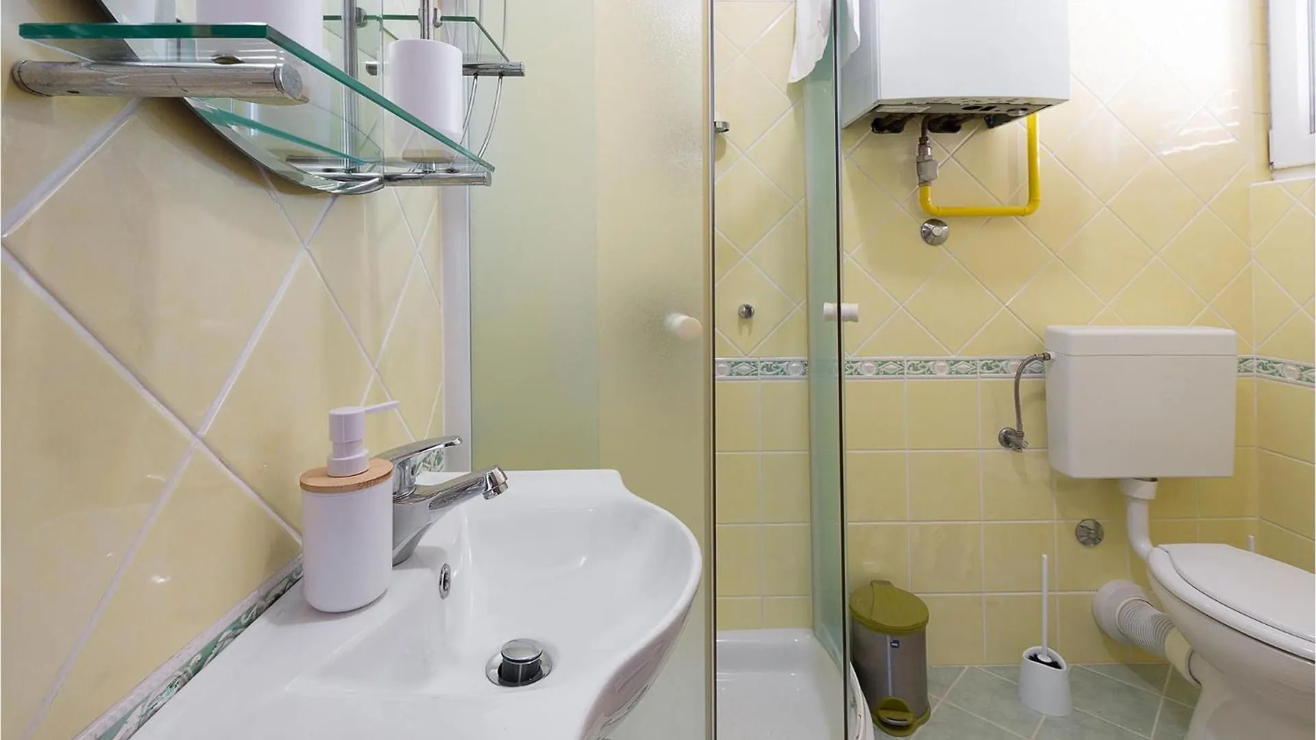 Stunning Apartment In Valbandon With Wifi